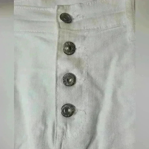 Old Navy Boyfriend fit Mid rise button down women's jean shorts. - Picture 2 of 7